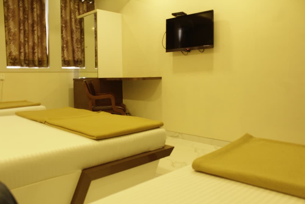 Hotel Gulf,Mumbai>>Colaba,2 star