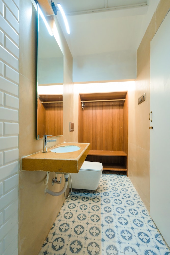 travellers inn mumbai