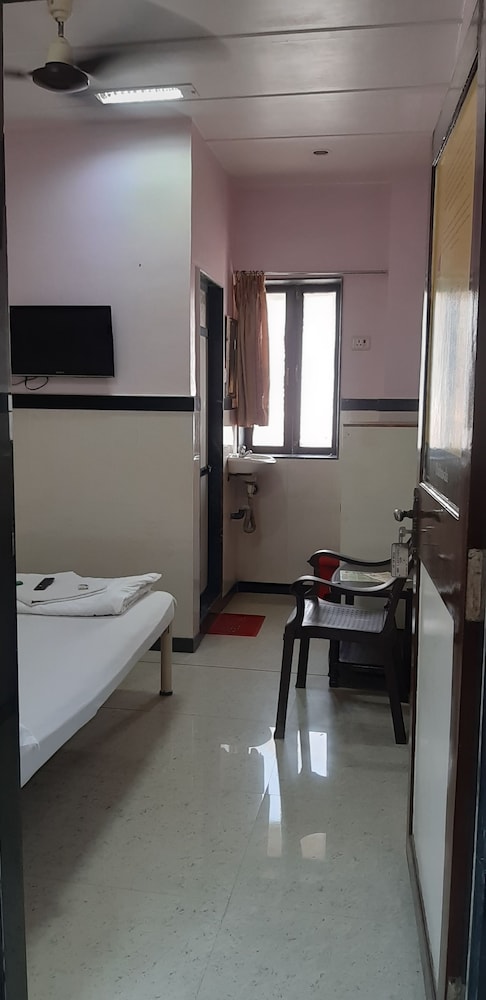 travellers inn mumbai