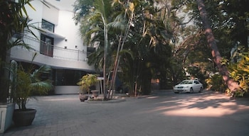 hanu reddy residences poes garden