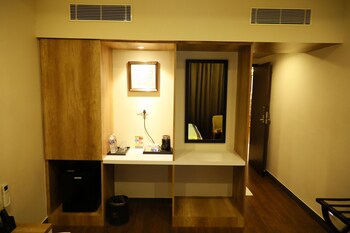 taz kamar inn
