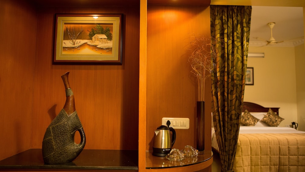 taz kamar inn