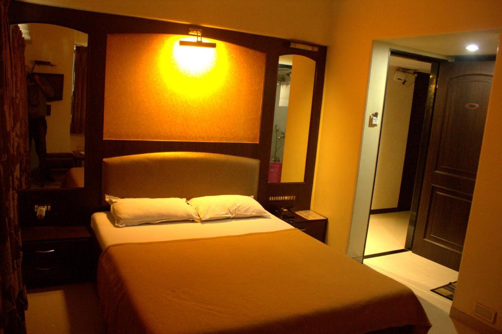 hotel solitaire vashi