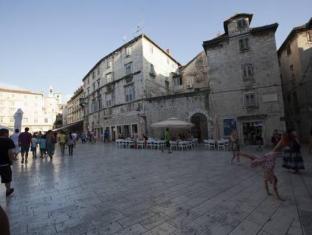 Judita Palace Heritage Hotel,Split>>Hvar,4 star