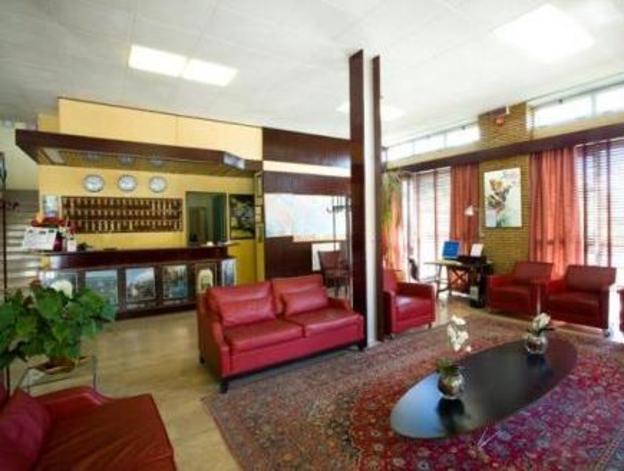 lh arca street art hotel