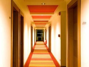 lh arca street art hotel