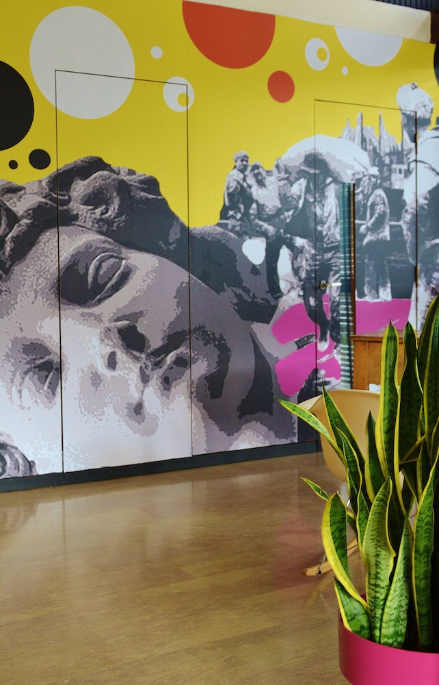lh arca street art hotel