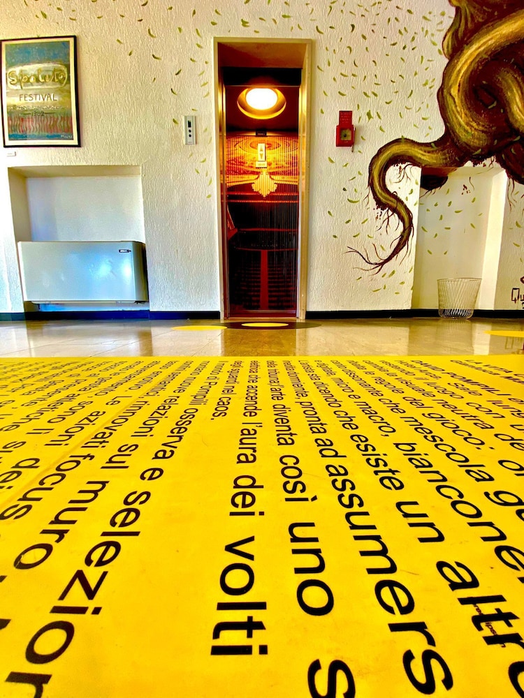 lh arca street art hotel