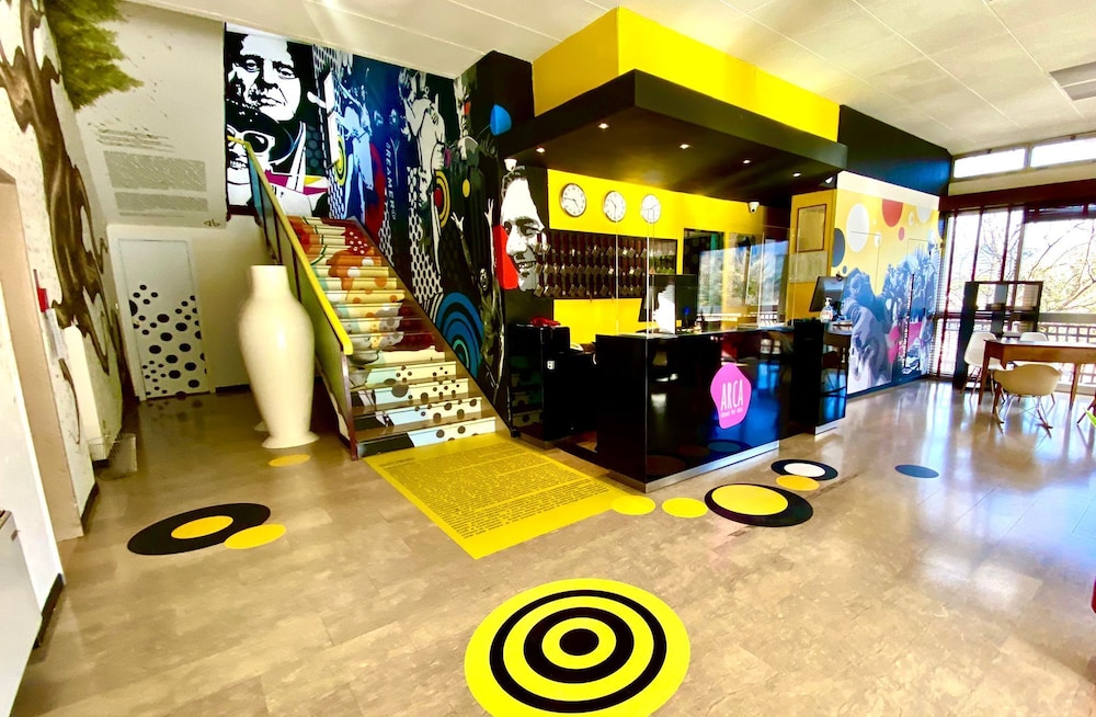 lh arca street art hotel