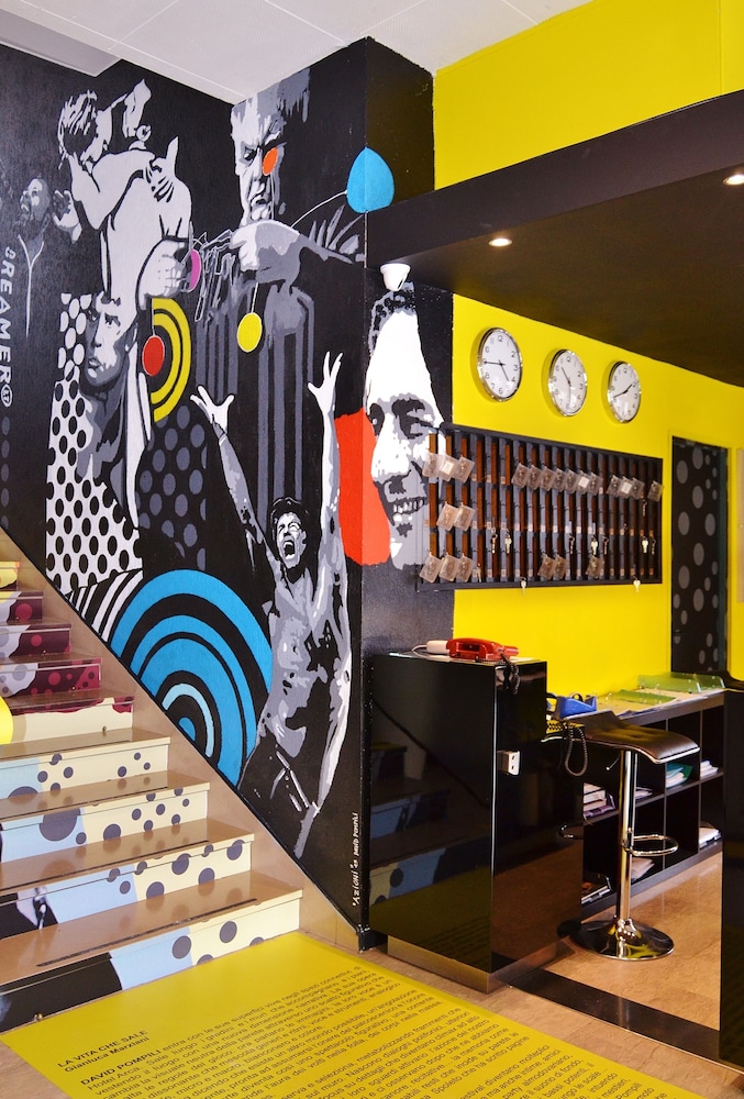 lh arca street art hotel