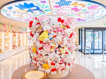 hotel okinawa with sanrio characters
