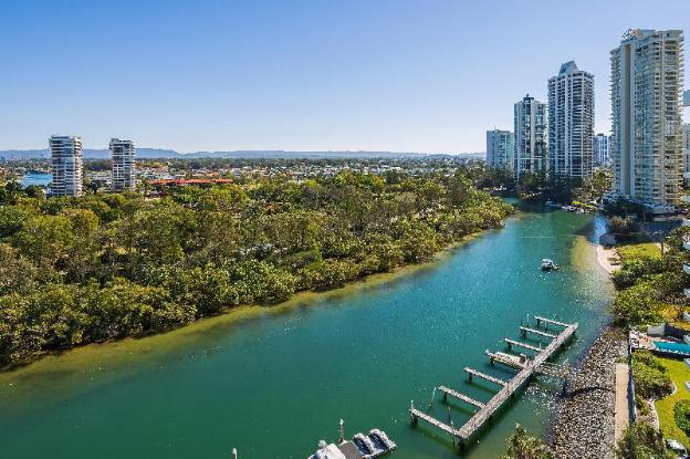 the waterford on main beach