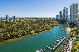 the waterford on main beach