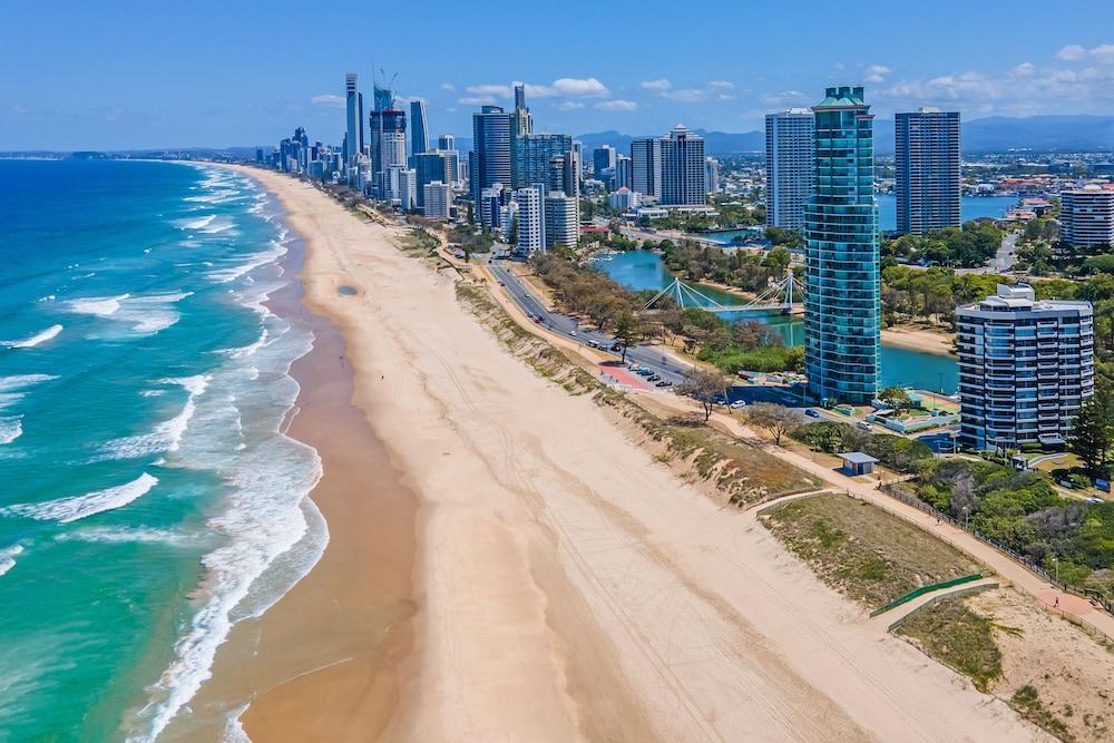 the waterford on main beach