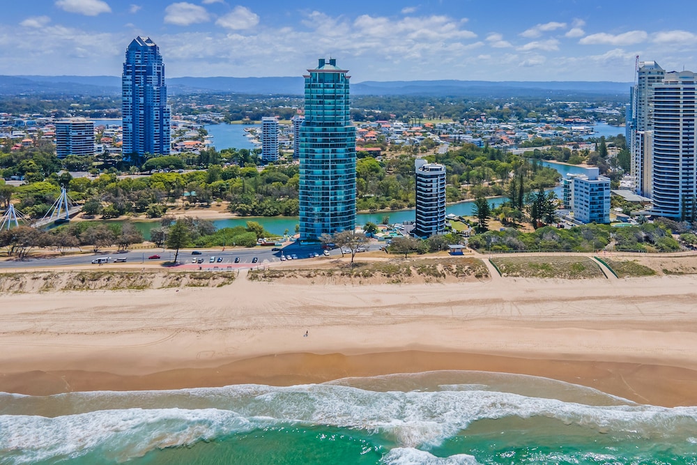 the waterford on main beach