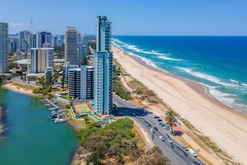 the waterford on main beach