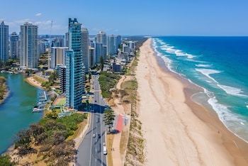 the waterford on main beach
