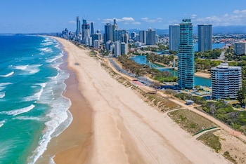 the waterford on main beach