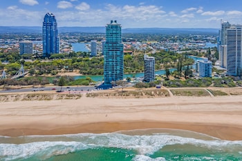 the waterford on main beach