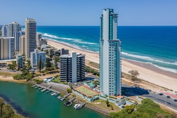 the waterford on main beach