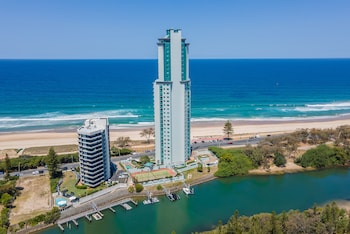 the waterford on main beach