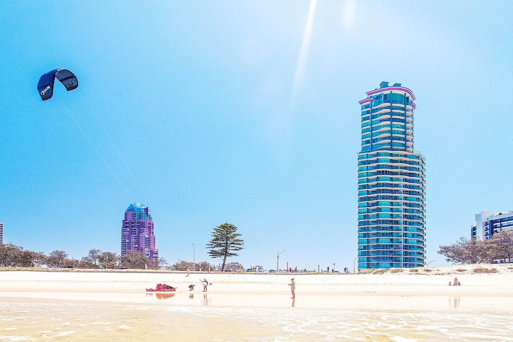 the waterford on main beach