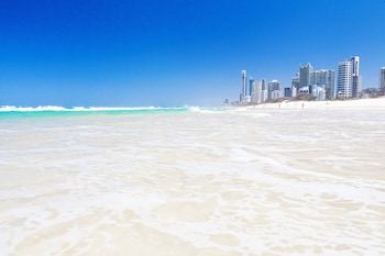 the waterford on main beach