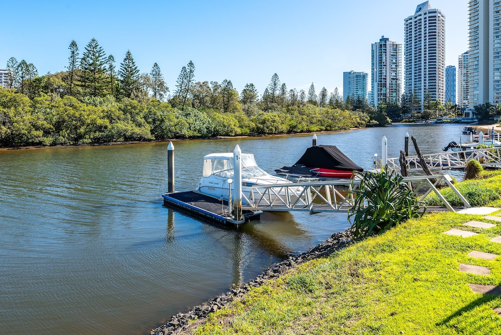 the waterford on main beach