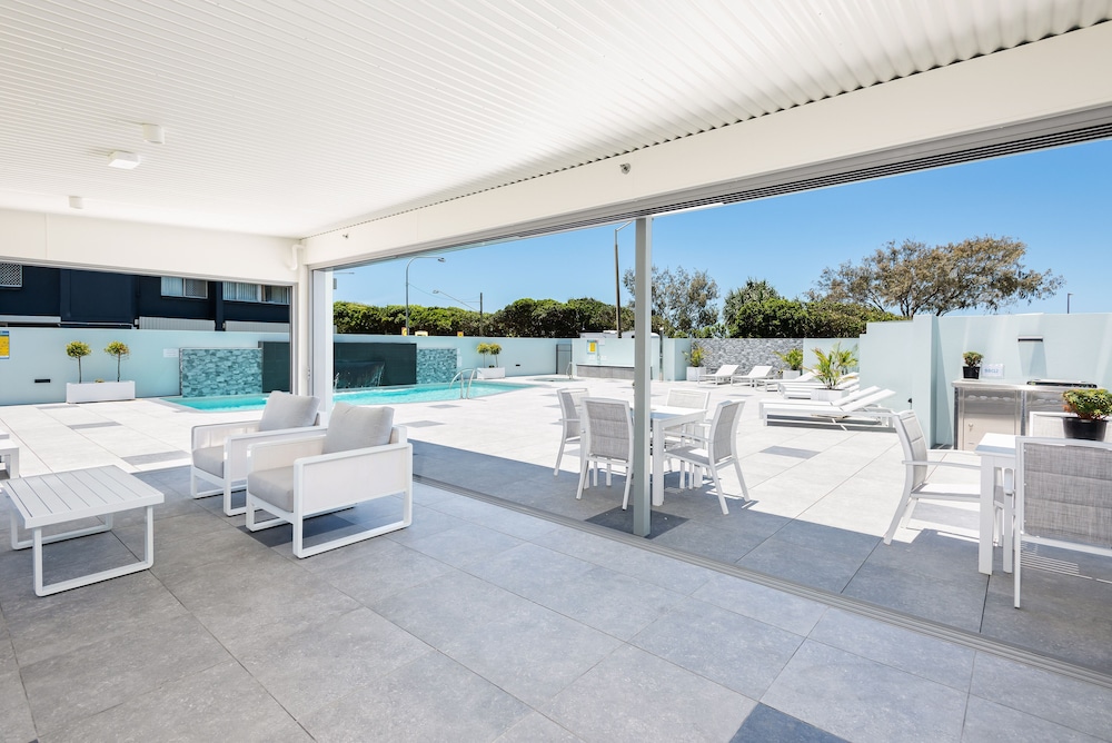 the waterford on main beach