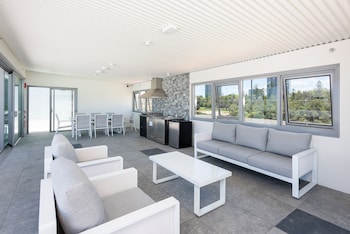 the waterford on main beach