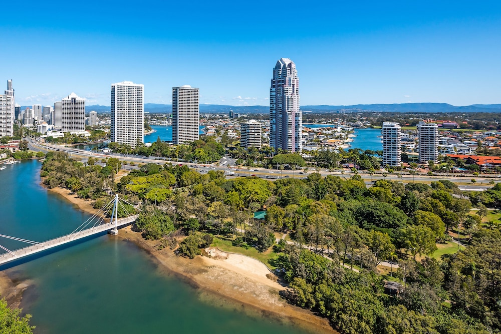 the waterford on main beach