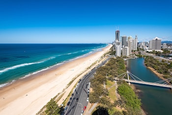 the waterford on main beach