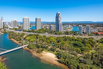 the waterford on main beach