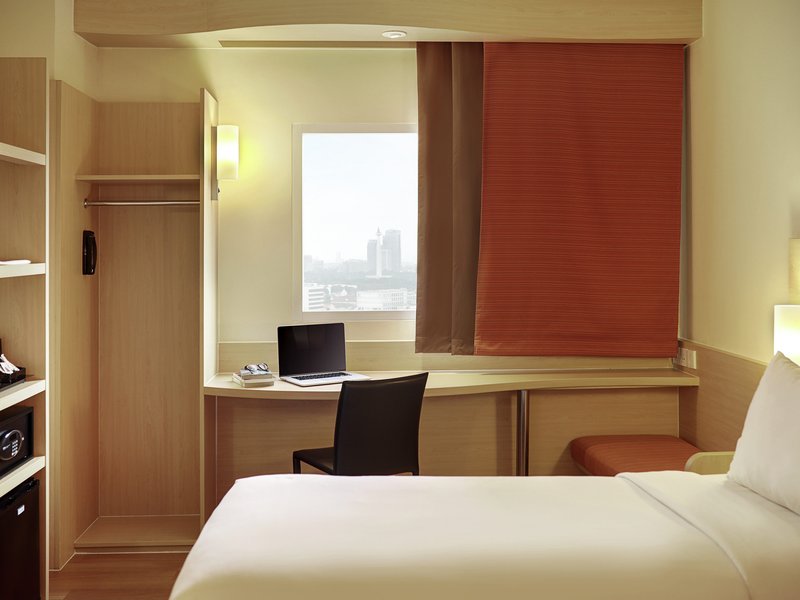 ibis jakarta harmoni