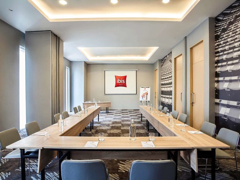 ibis jakarta harmoni