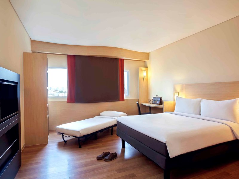 ibis jakarta harmoni