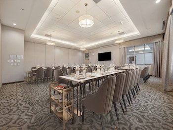 holiday inn lethbridge by ihg