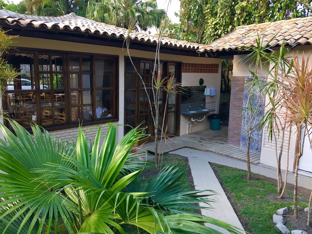 pousada tropical arraial