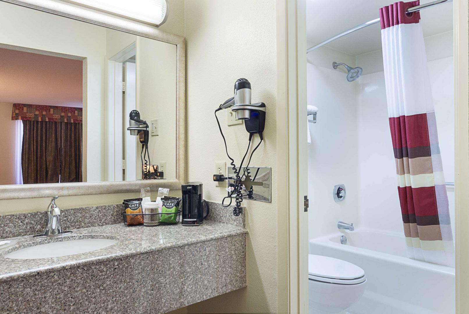 red roof inn plus dallas addison