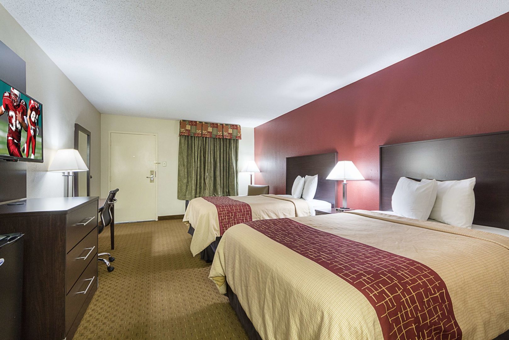 red roof inn plus dallas addison