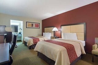 red roof inn plus dallas addison