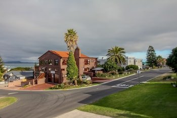 white shark guest house