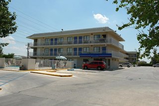 Motel 6 San Antonio, Tx - West Seaworld,Far West Side>>Bexar County,2 star