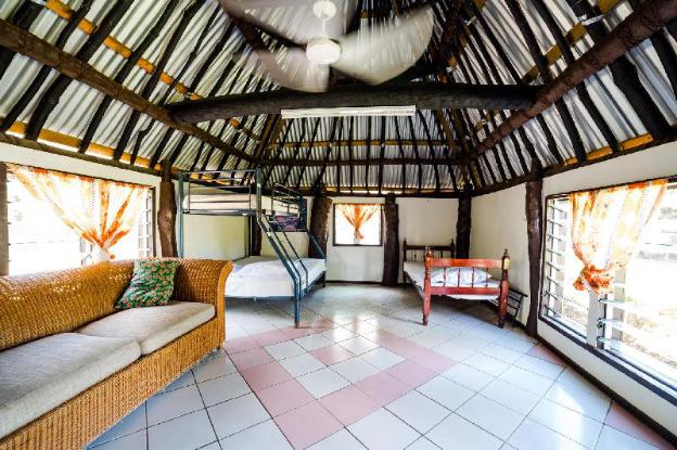 ratu kini backpackers and dive resort
