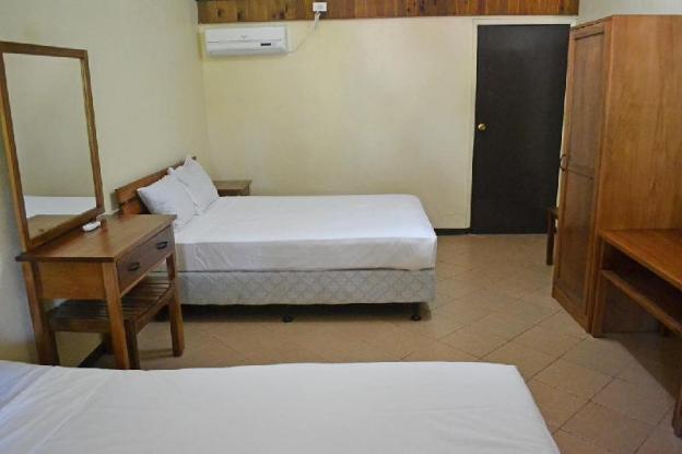 ratu kini backpackers and dive resort