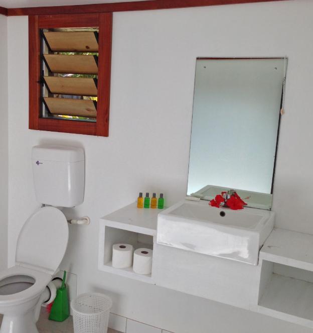 ratu kini backpackers and dive resort