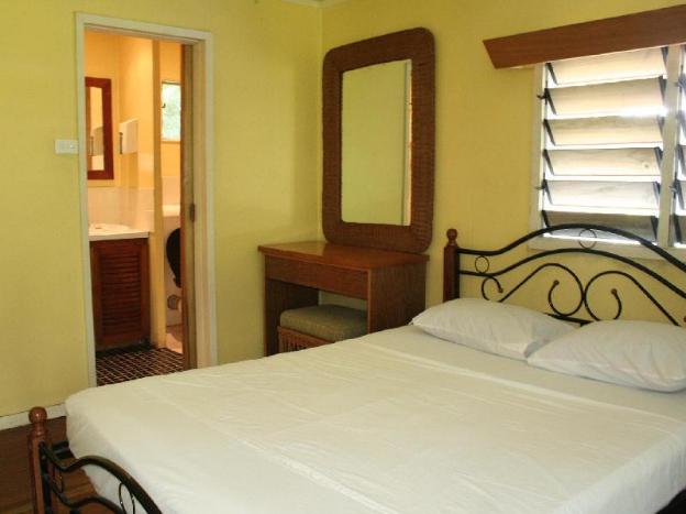 ratu kini backpackers and dive resort