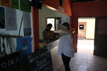 ratu kini backpackers and dive resort