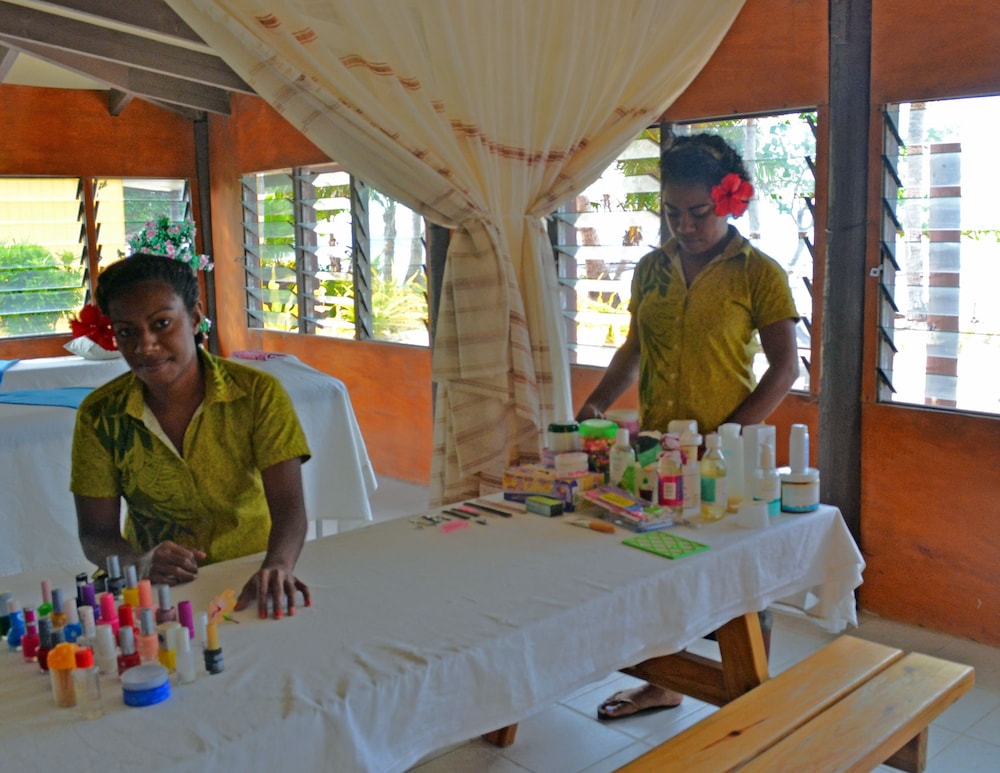 ratu kini backpackers and dive resort