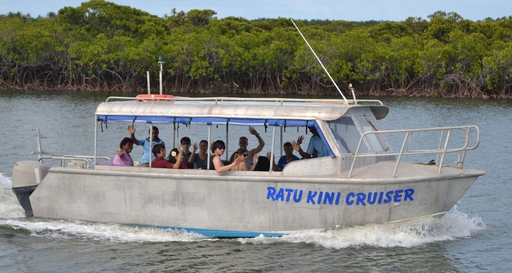 ratu kini backpackers and dive resort
